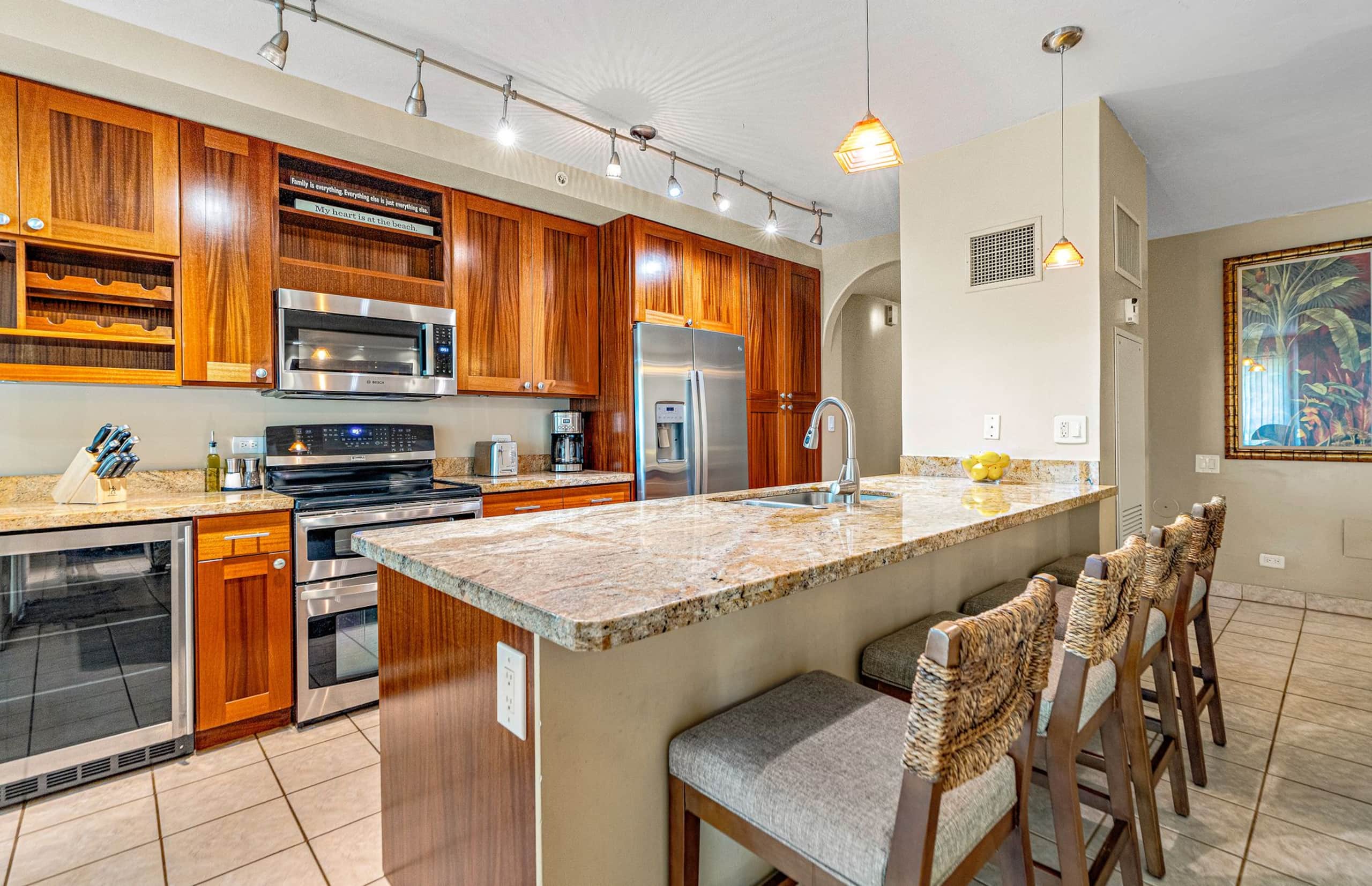 Condo in Lahaina · ★4.89 · 2 bedrooms · 3 beds · 2 baths - Image 9