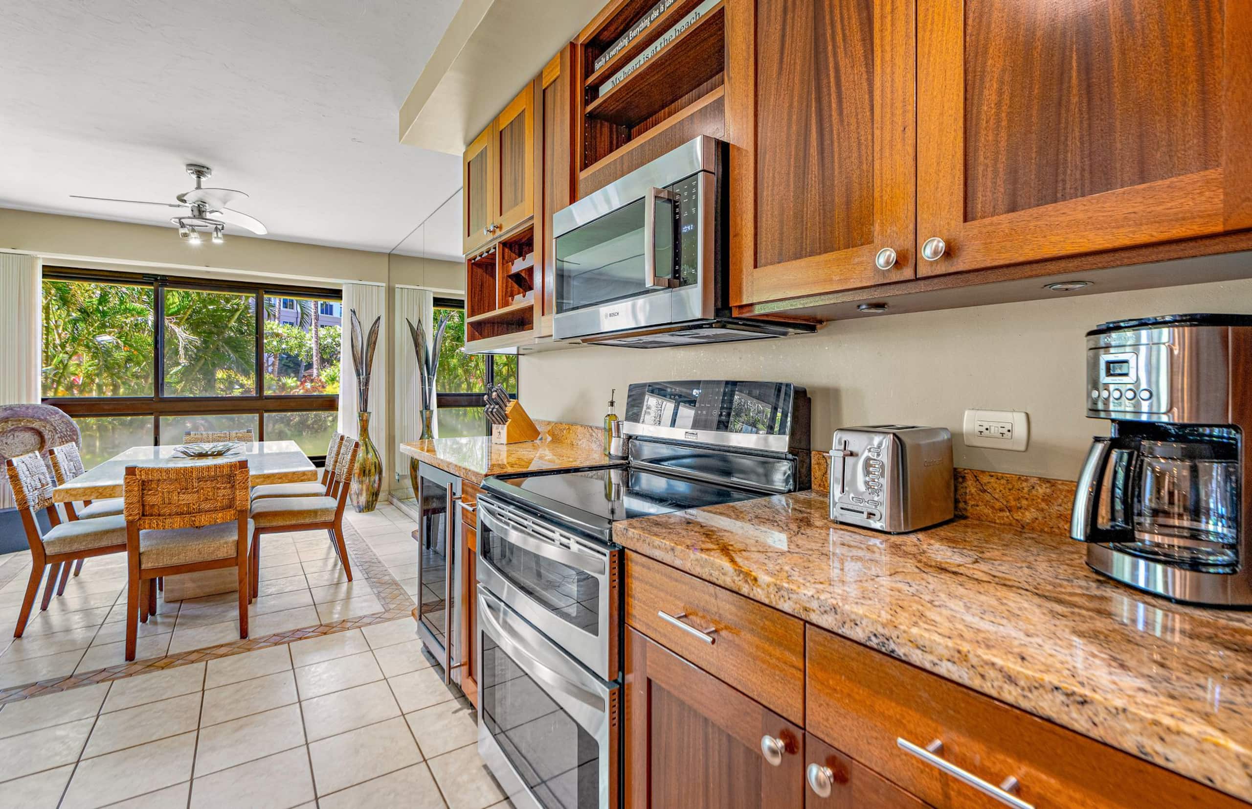 Condo in Lahaina · ★4.89 · 2 bedrooms · 3 beds · 2 baths - Image 13