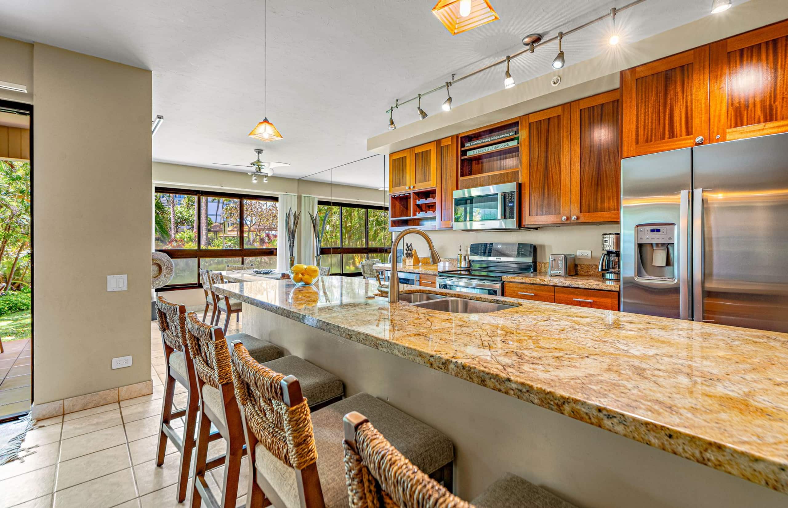 Condo in Lahaina · ★4.89 · 2 bedrooms · 3 beds · 2 baths - Image 5