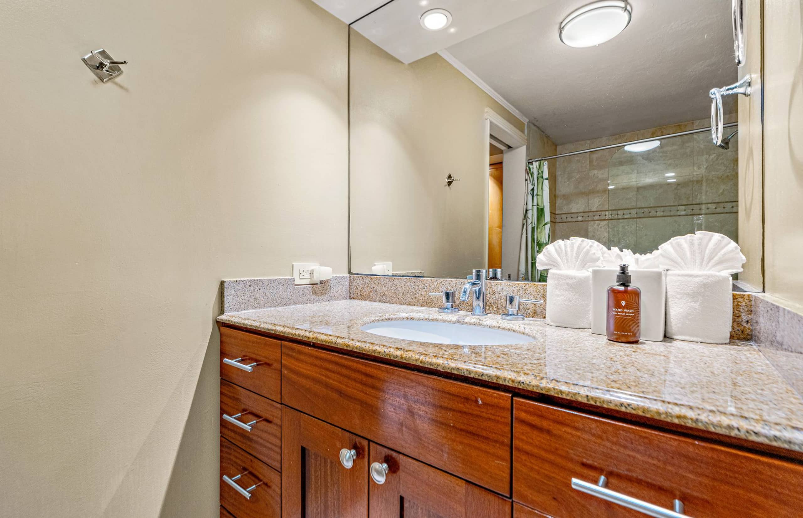 Condo in Lahaina · ★4.89 · 2 bedrooms · 3 beds · 2 baths - Image 27