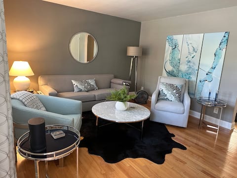 MCM king suite upscale furnishings, beautiful yard