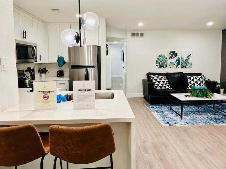 Fully Remodeled 2br Condo Near Strip & Conv Center - Las Vegas Harry Reid Airport (LAS)