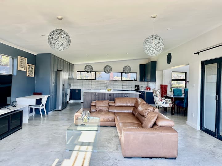 Modern Farmhouse In Glenfareness Next To Kyalami - Midrand