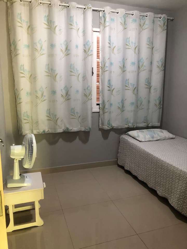 Enkelsäng med extra säng 