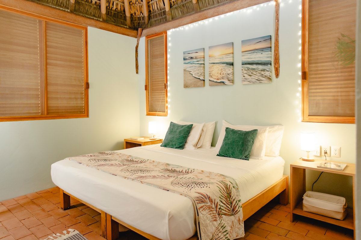 King Bed, Private Pool & Starlink | Pet-Friendly – Photo 11