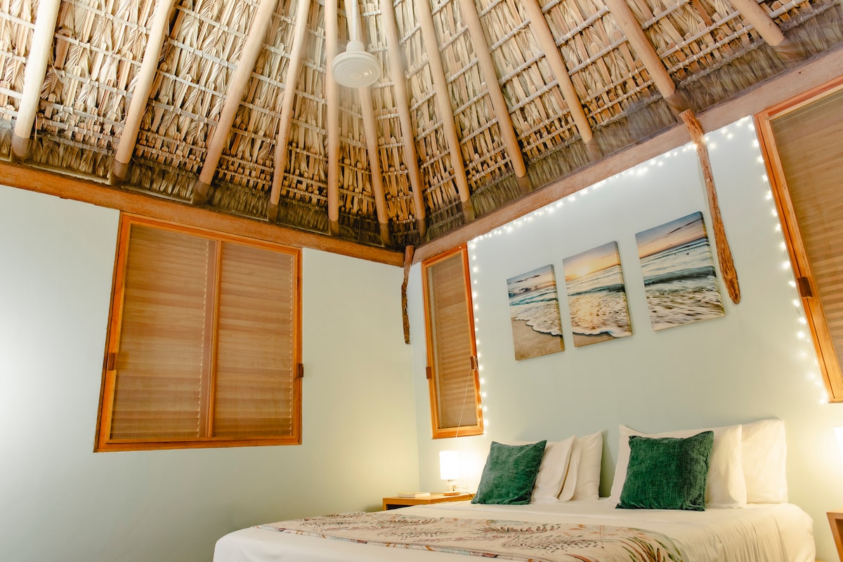 King Bed, Private Pool & Starlink | Pet-Friendly – Photo 13