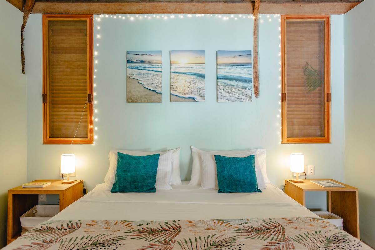 King Bed, Private Pool & Starlink | Pet-Friendly – Photo 10