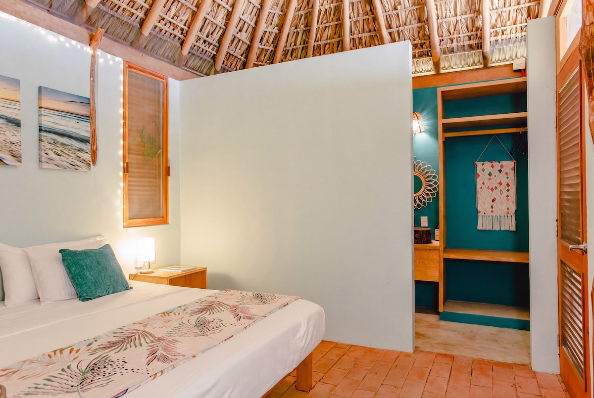 King Bed, Private Pool & Starlink | Pet-Friendly – Photo 14