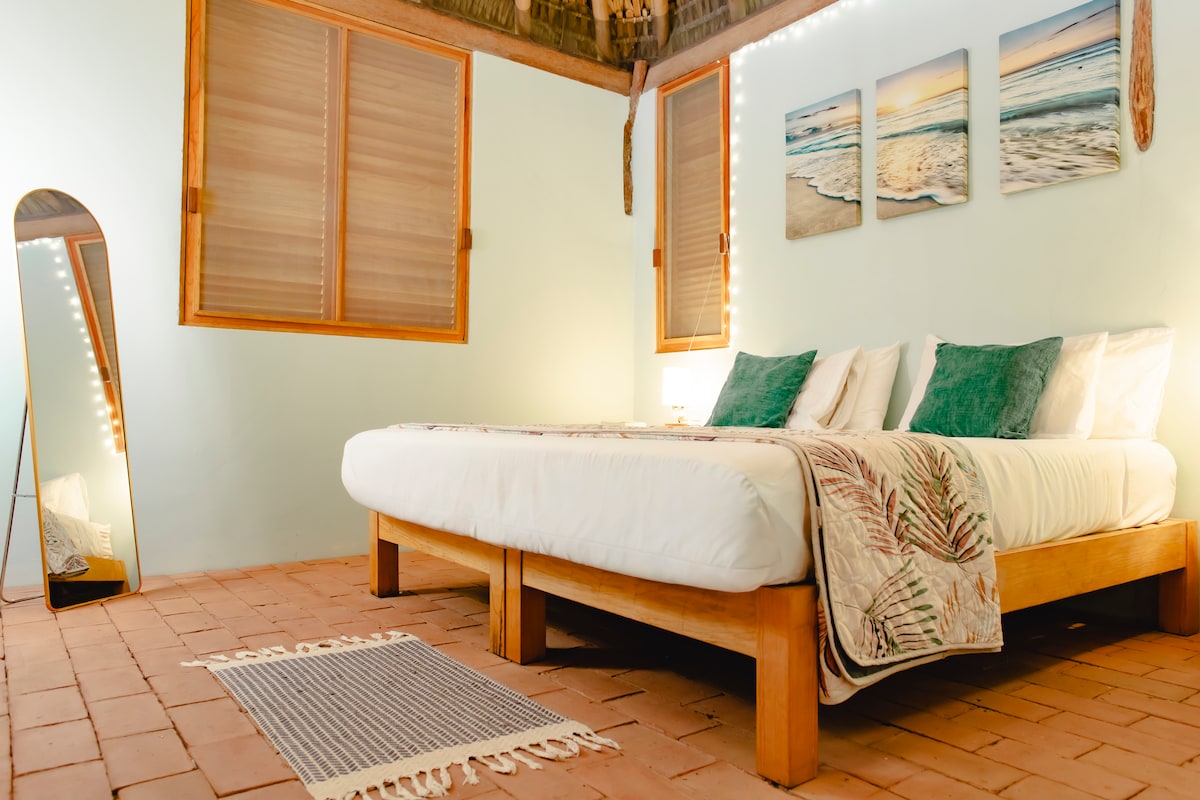 King Bed, Private Pool & Starlink | Pet-Friendly – Photo 15