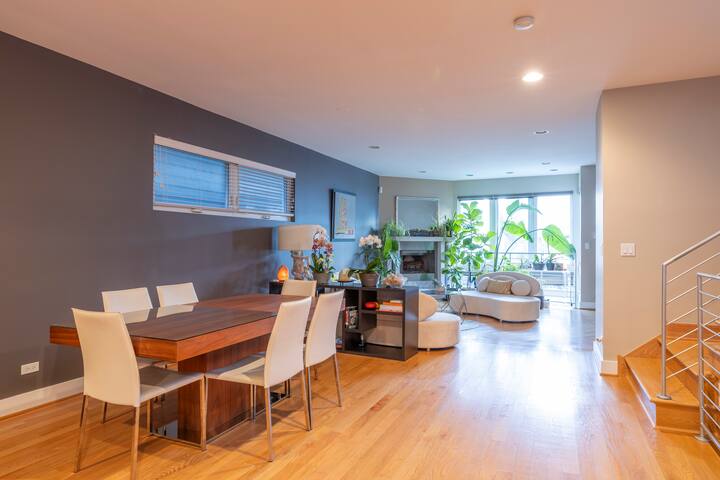 Homer Street Hotel: Bucktown Upscale Designer Home gallery image 5