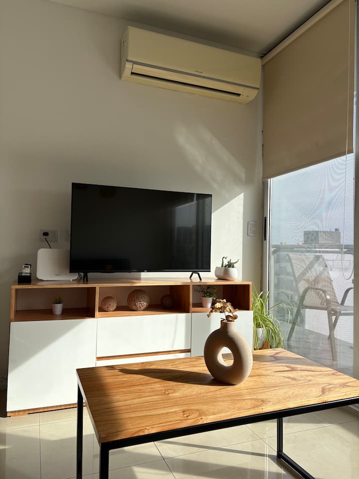 Studio apartment on the 17th floor with pool views in Olivos