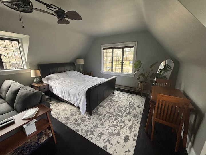 Garden Apartment W Hot Tub - Hamilton