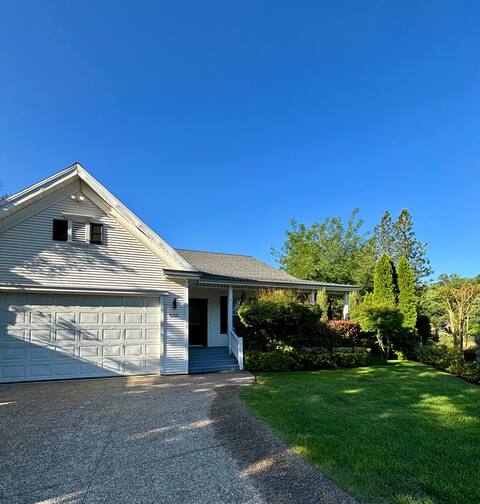 Stylish Murphys Farmhouse, 5 min walk to Downtown