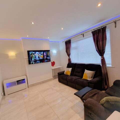 Delightful House 5min to Bolton Hospital Farnworth