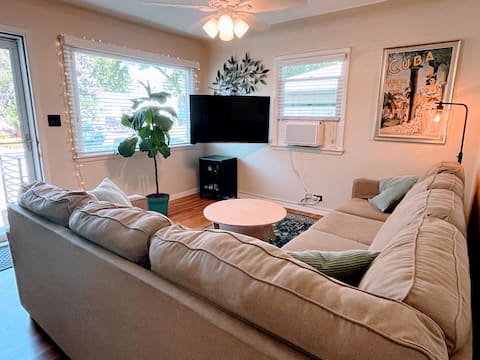 Cozy and clean dog-friendly Englewood home