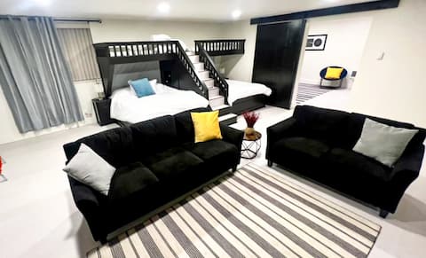 AzaleaLanding: Hot Tub|Giant Bunkbed|Game Room