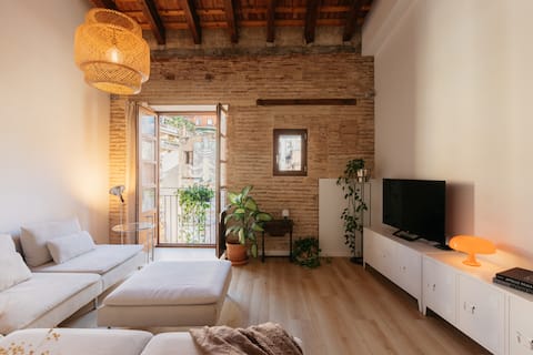 Top performing Airbnb: Central Market Penthouse in València