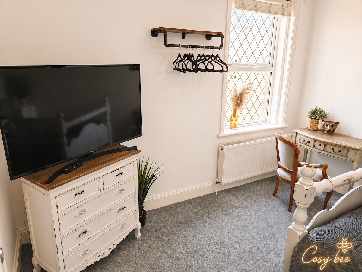 Double Room Shared Bathroom
