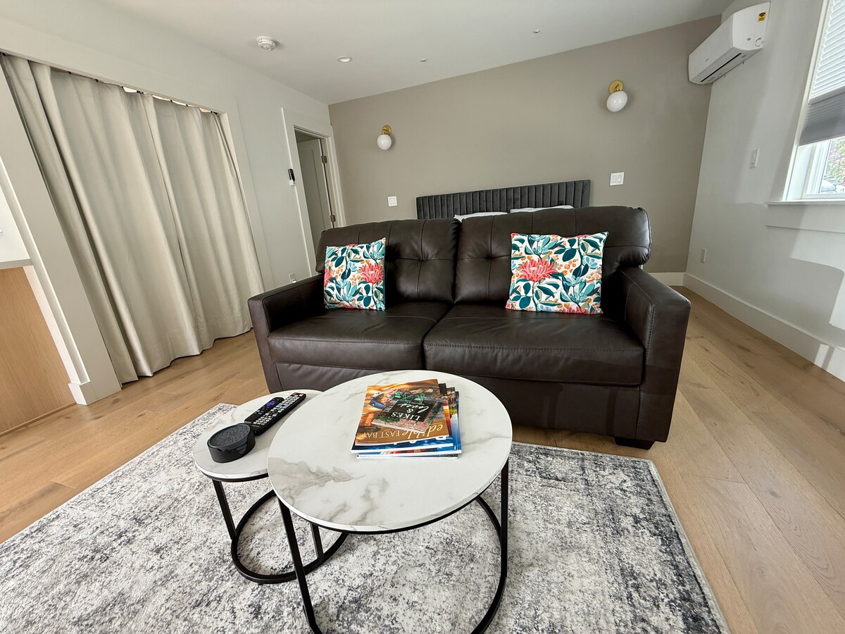 Top performing Airbnb: Bright Backyard Bungalow • W/D • AC • Near BART in Oakland