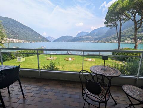 Spacious flat with balcony right by the lake