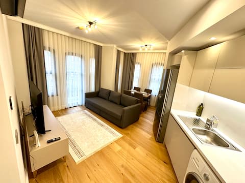 Top Airbnb: Taksim360 Residence wth Balcony Spacious 1 BR, 2AC in İstanbul