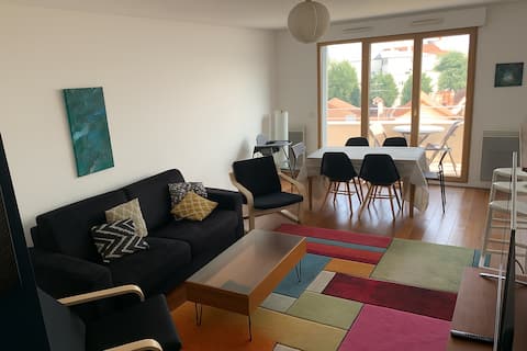Family apartment 10 minutes from Paris