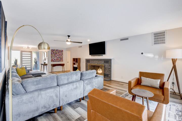 Mid-century Home near Strip/Downtown w/Heated Pool gallery image 5