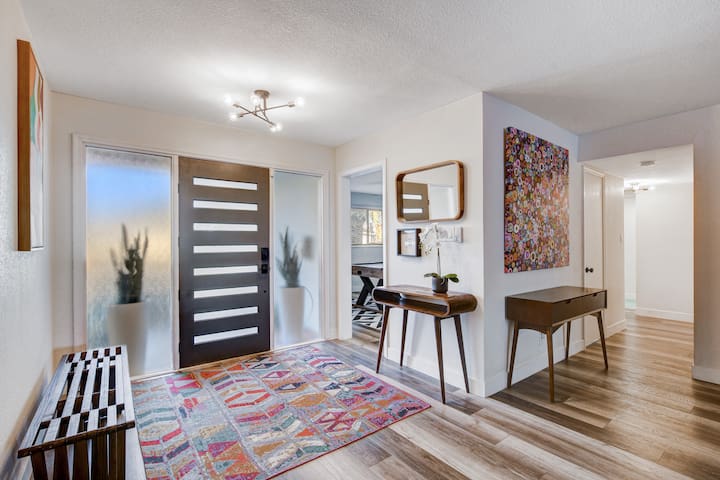 Mid-century Home near Strip/Downtown w/Heated Pool gallery image 2