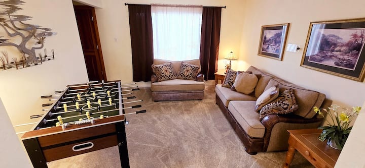 Balloon Retreat, King Bed, Foosball, Bball - Albuquerque, NM