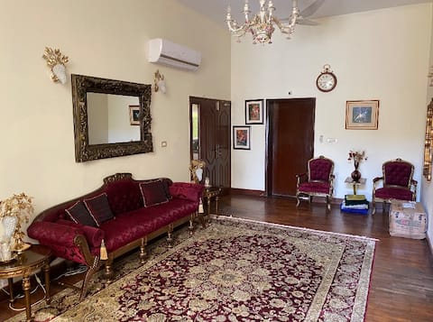 1 Double Bed Room - Up to 2 Guests (M)