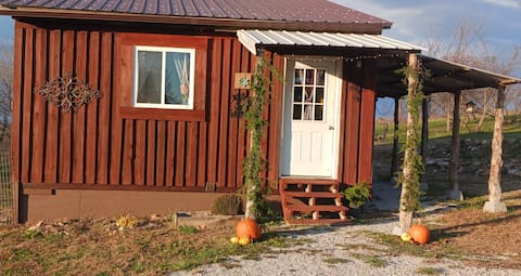Dee Dee's Place.
A Relaxing Cabin in the Country