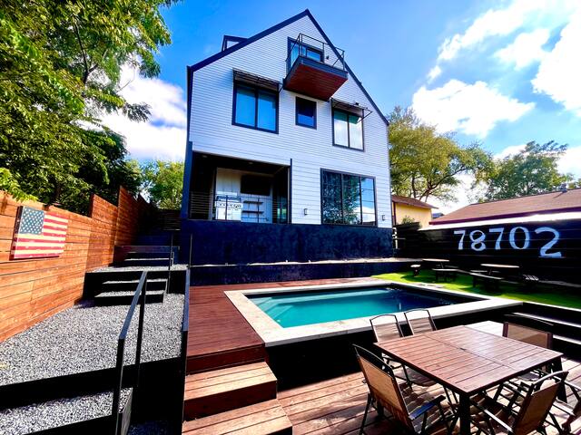 Huge Hot Tub! Dec27th/Jan10th Weekends Discounted! gallery image 3