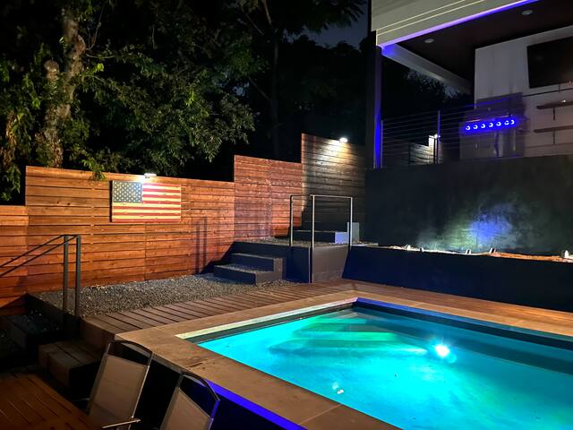 Huge Hot Tub! Dec27th/Jan10th Weekends Discounted! gallery image 4