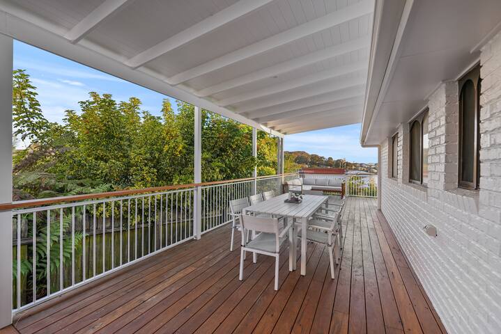 Hibiscus at South One Mile gallery image 2