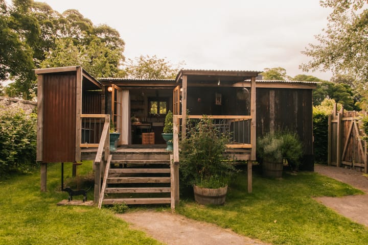 Aurora Hut - Leyburn