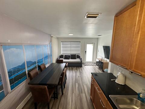 House#S, 7 Guests 10 min to the beach Washer/Dryer