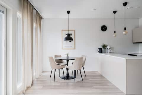 Modern 3BR House | Sauna & Parking | Near Airport