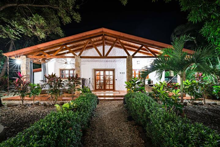 Luxury Villa Retreat with Tropical Backyard