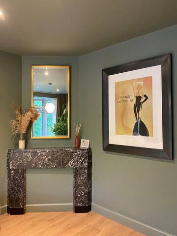 Big townhouse, perfect location! gallery image 4