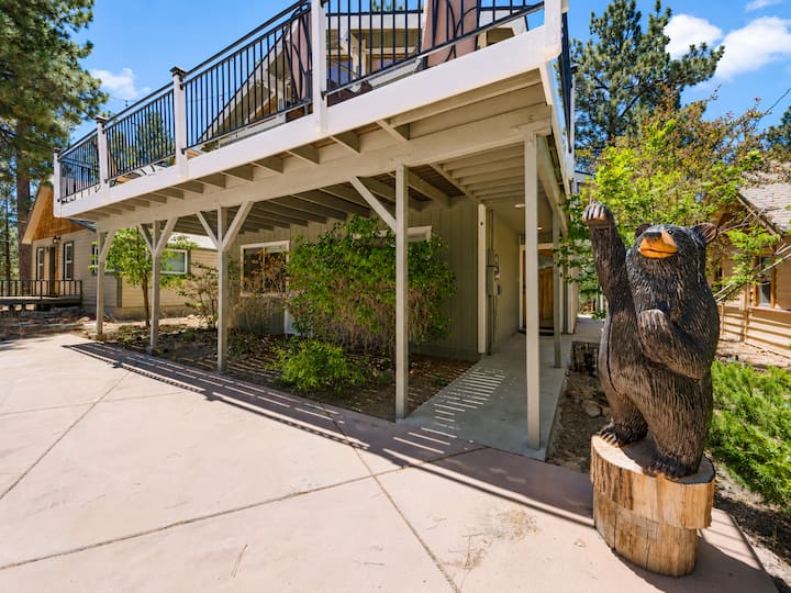 Family-friendly Cabin With Hot Tub & Deck - Big Bear Lake, CA