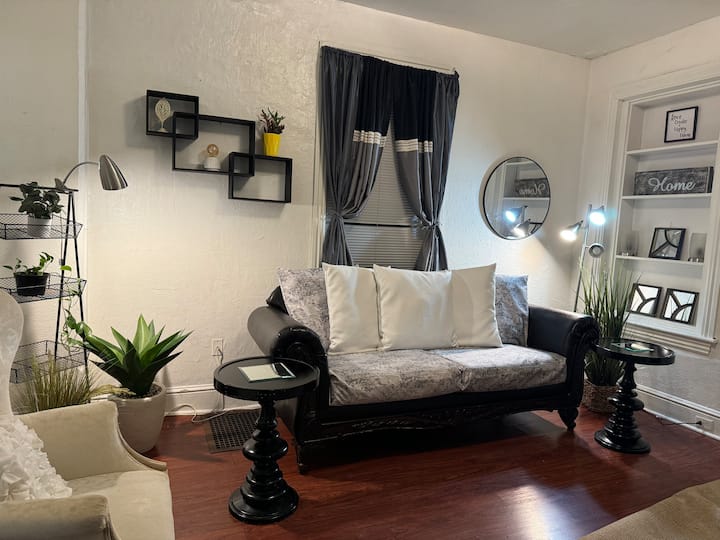 Sababu ya starehe na ya kupumzika ya kutoka kwenye chumba chako na kutazama FILAMU  