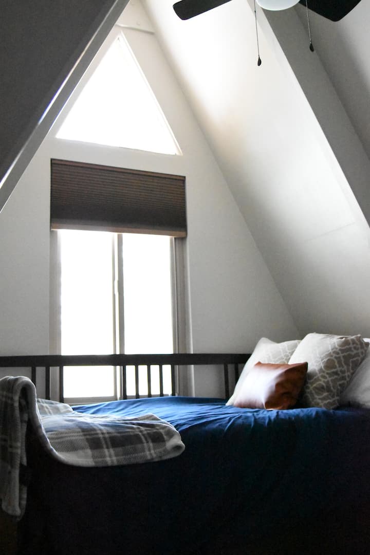 The Bed in the 2nd bedroom is a double bed, with a full size trundle allows 3 guest to sleep, there is also a ceiling fan to help circulate air above