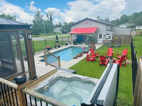 Ultimate Gamers Retreat, Arcade, pool & Hot Tubs