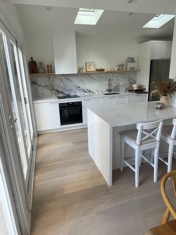 Beautiful home next to shops gallery image 4