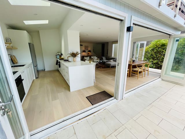 Beautiful home next to shops gallery image 5