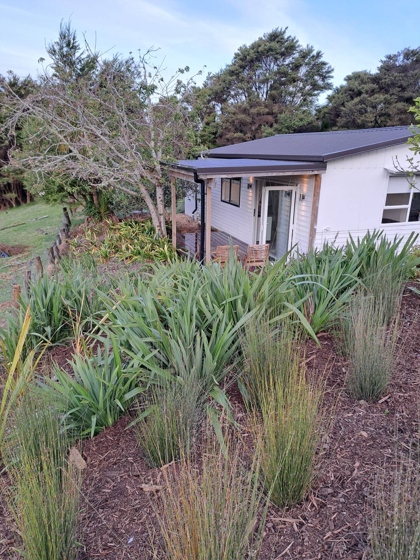 Longview Cottage Bethells Area
Sunny Quiet Private 3