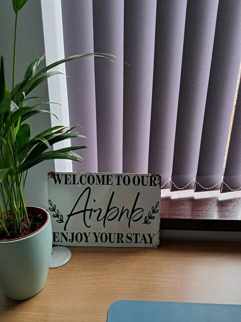 Top performing Airbnb: City Centre home - 3 bed room- Free parking! in St. Ann's