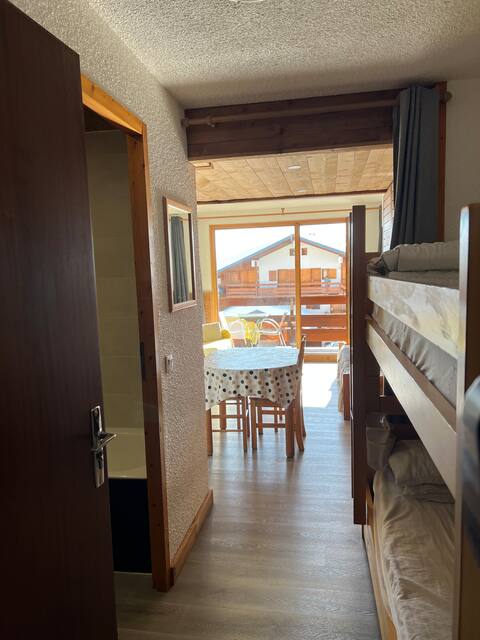 Top Airbnb: Les Saisies 4 beds, slopes 50 m away, south in Hauteluce