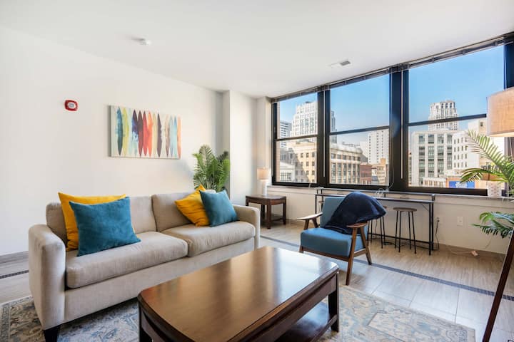 2br Downtown Luxury Getaway - Detroit, MI