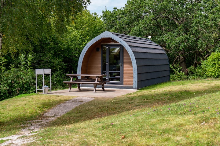 Dog-friendly Bunk Bed Glamping Pod | Pool Access - Arnside